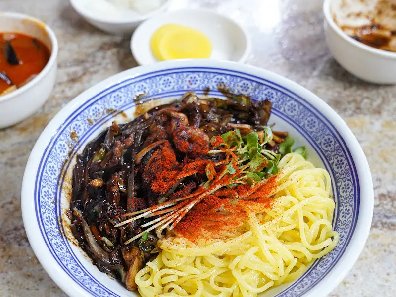 향토짜장면의 비주얼