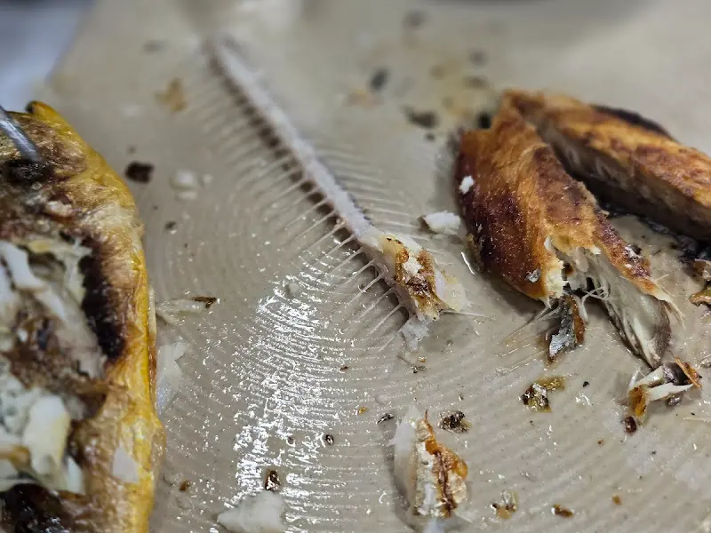 여수집 생선구이 잔해