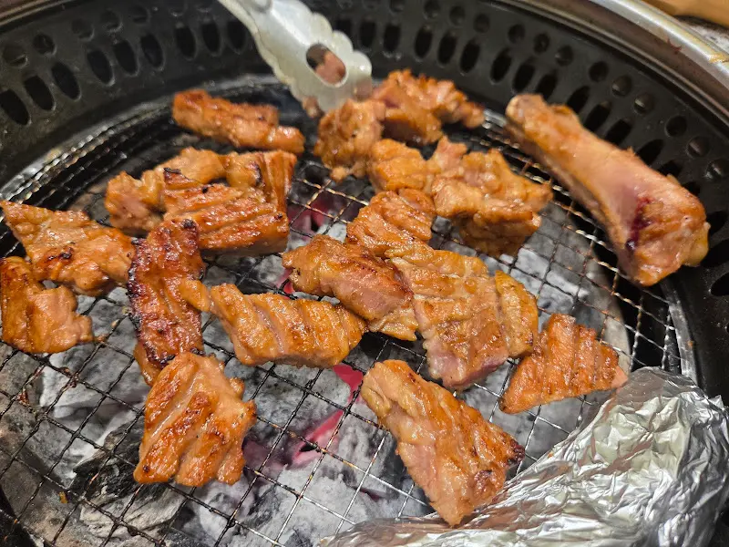 숯불에 구워지는 돼지갈비