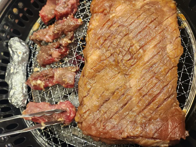 구워지고 있는 돼지갈비