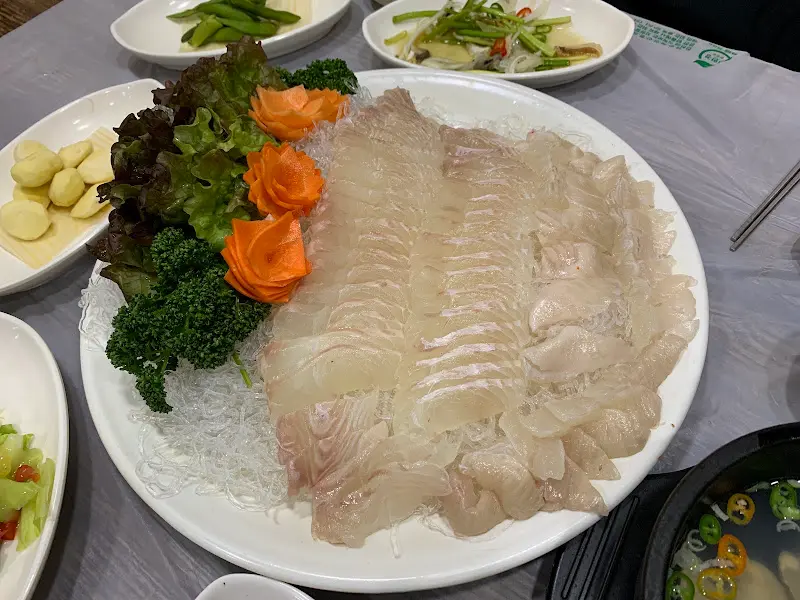 상다리 휘어지는 한 상 차림