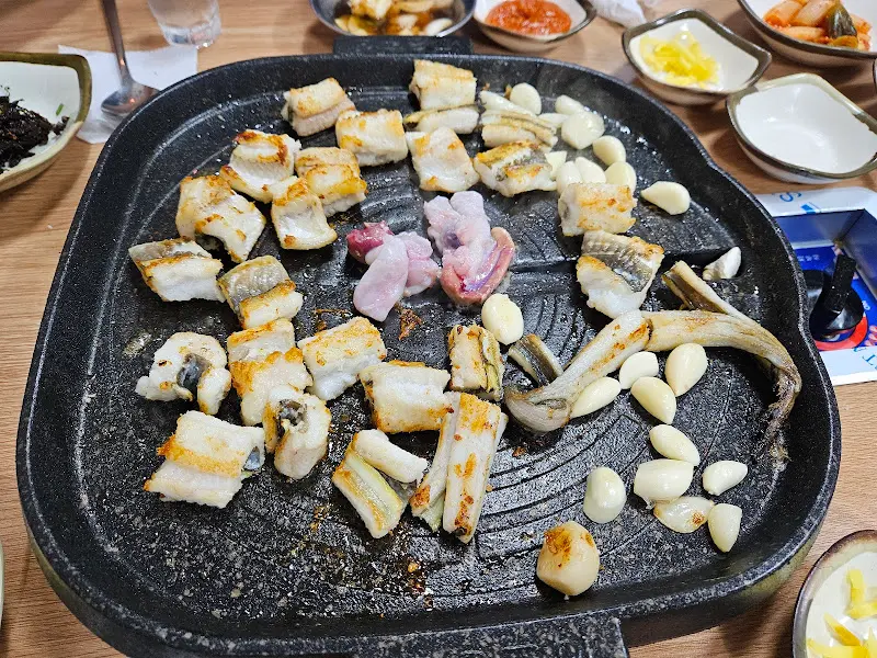 장어 굽는 모습