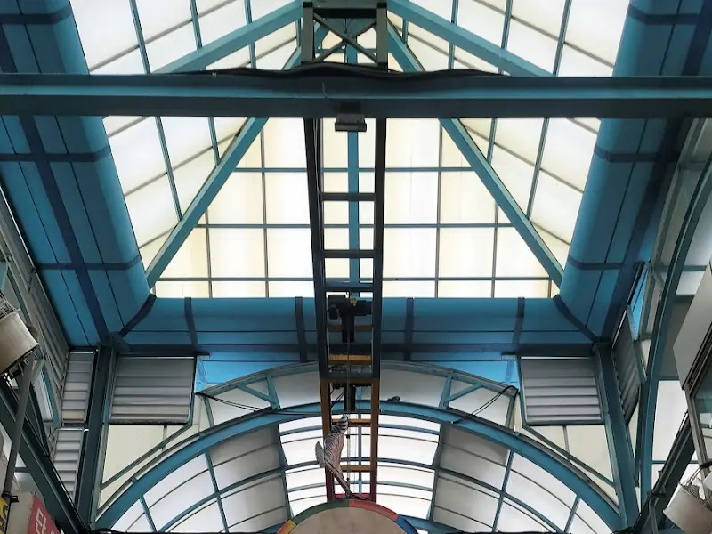 시장 천장 구조물