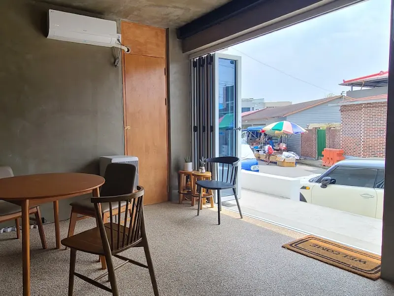 격자다방 내부 테이블