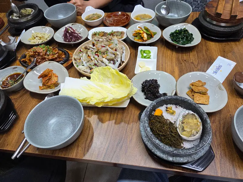 푸짐하게 차려진 한 상