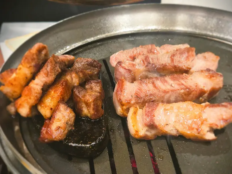 노릇하게 구워진 고기