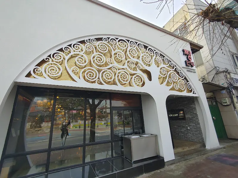 몽몽 외부 인테리어