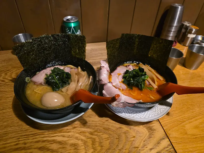 이에케 라멘과 카라이 이에케 라멘