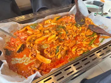 혼밥러의 성지, 캠핑 분위기 물씬 나는 광명 논두렁오리주물럭 맛집 정복기