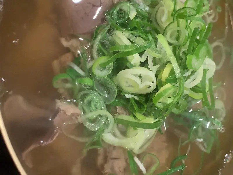 파가 듬뿍 올려진 곰탕