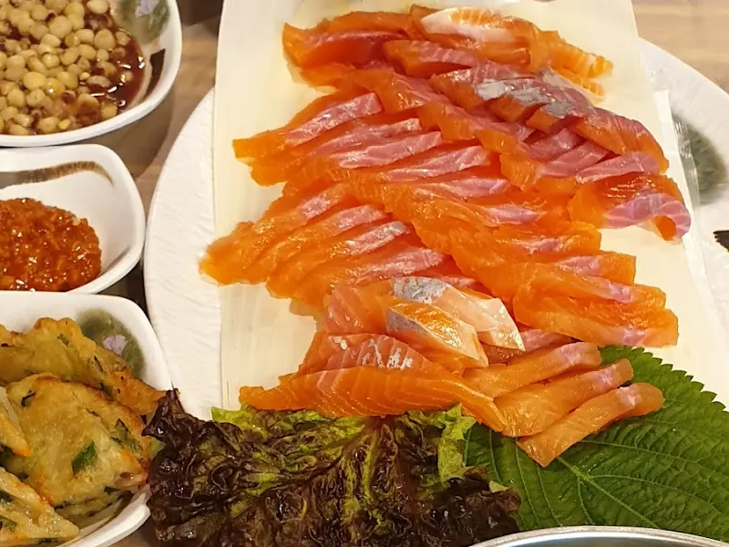 싱싱한 송어회 클로즈업