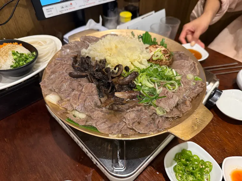 푸짐한 한우 능이 수육