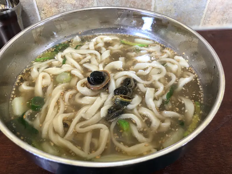 따개비 칼국수 근접 사진