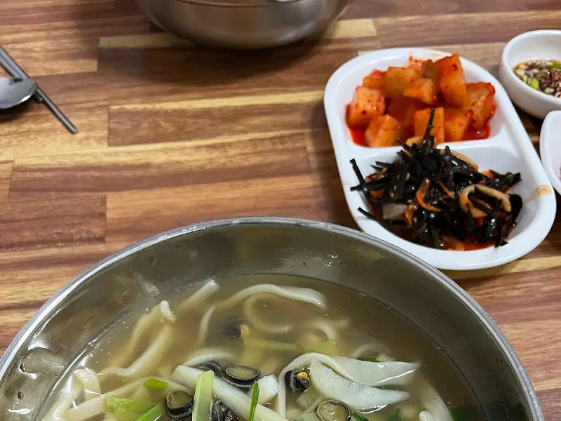 따개비 칼국수와 반찬