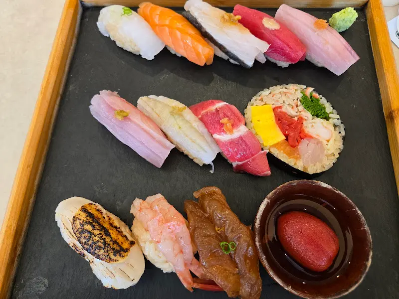 다채로운 색감의 초밥