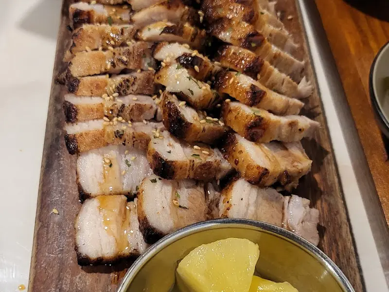 윤기가 흐르는 바베큐 수육 클로즈업