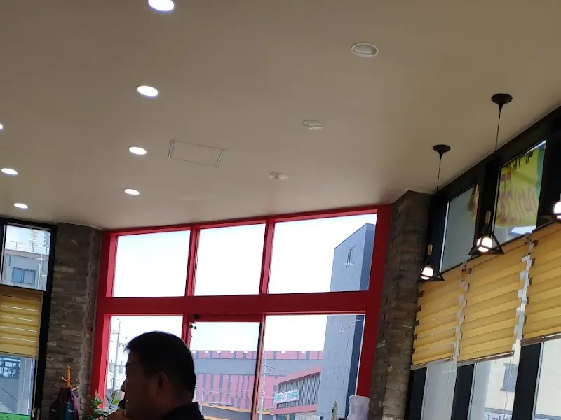 먕향비빔국수 내부