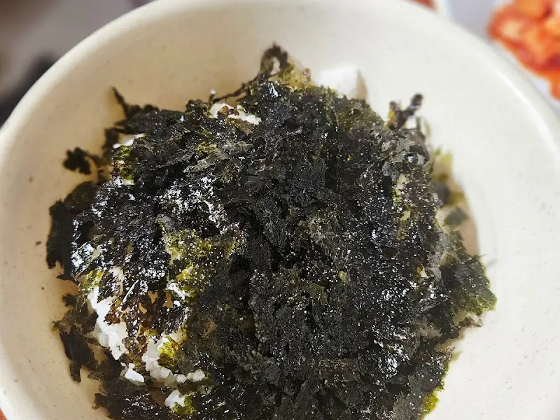 김가루가 듬뿍 뿌려진 주먹밥