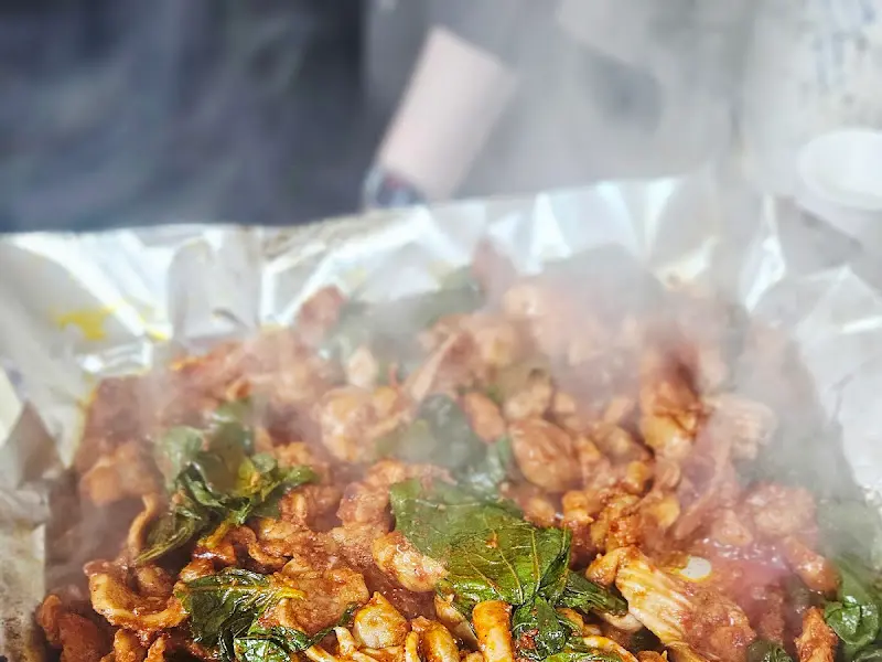 맛있게 익어가는 닭갈비