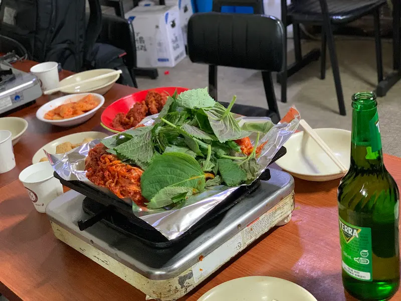 정겨운 분위기의 식당 내부