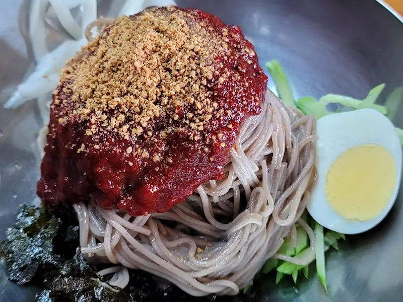 청하가든 비빔 막국수 근접샷