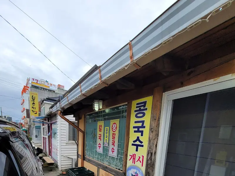 강현 장칼국수 외부 메뉴 안내