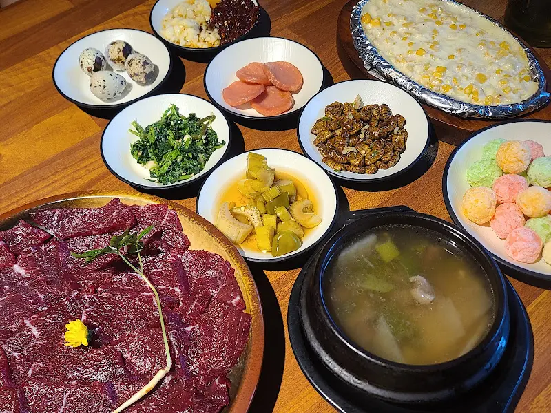 푸짐한 뭉티기 한 상 차림