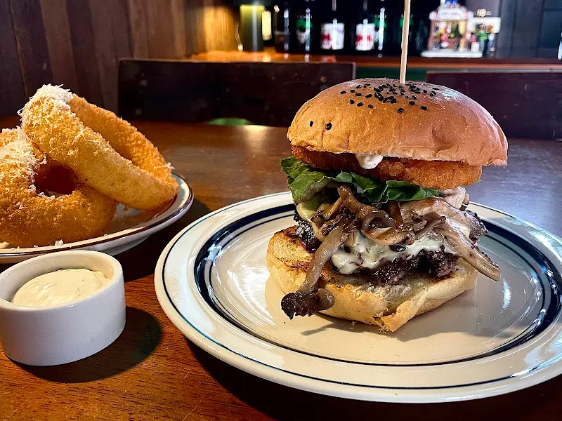 머쉬룸 버거와 어니언링