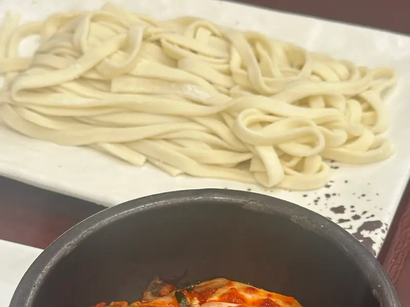 탱글탱글한 칼국수 면발