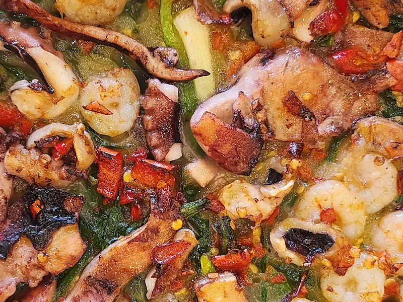 해산물이 가득한 파전 확대샷