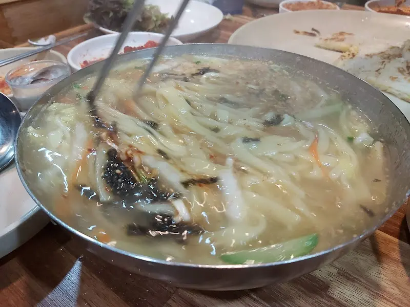 정은실내포차의 푸짐한 칼국수