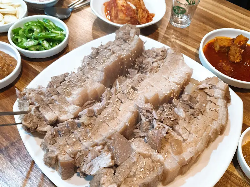 정은실내포차의 푸짐한 수육 한 상