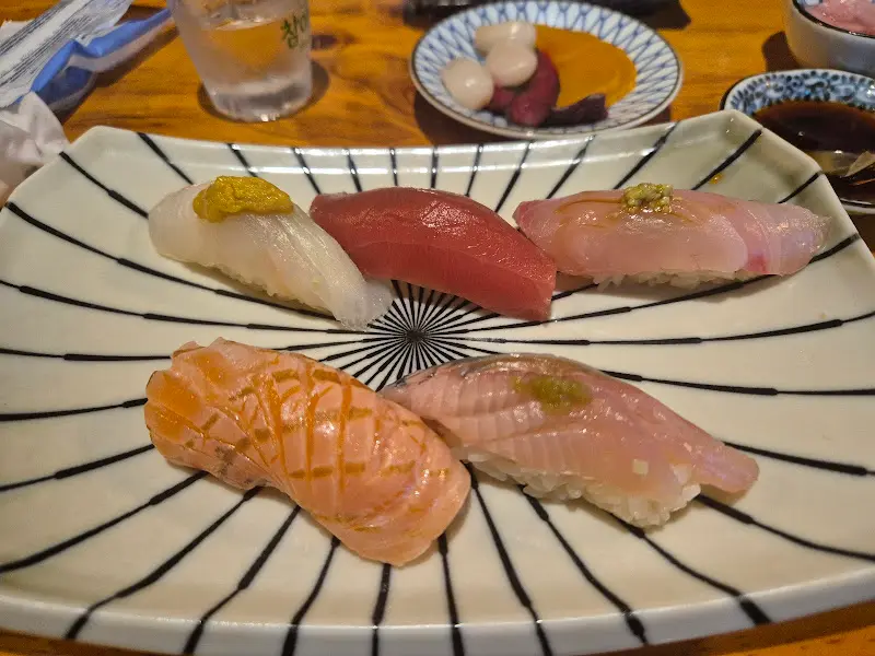 다채로운 색감의 스시