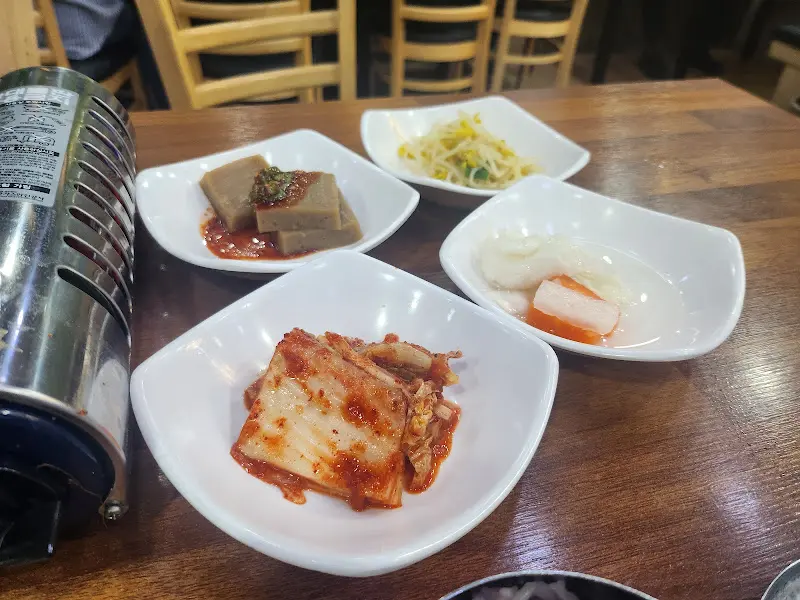 정갈하게 담긴 밑반찬