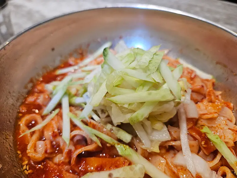 비빔칼국수