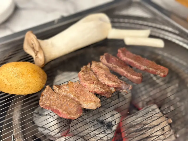 소고기 굽는 모습