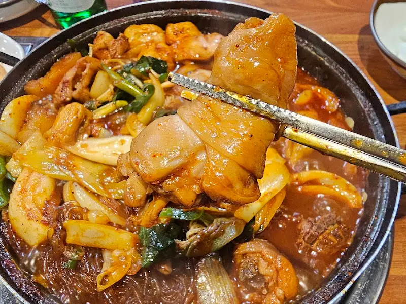 윤기가 흐르는 닭고기