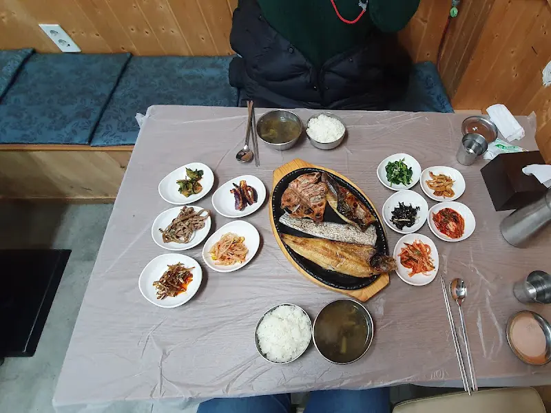 푸짐한 생선구이 백반 한 상 차림