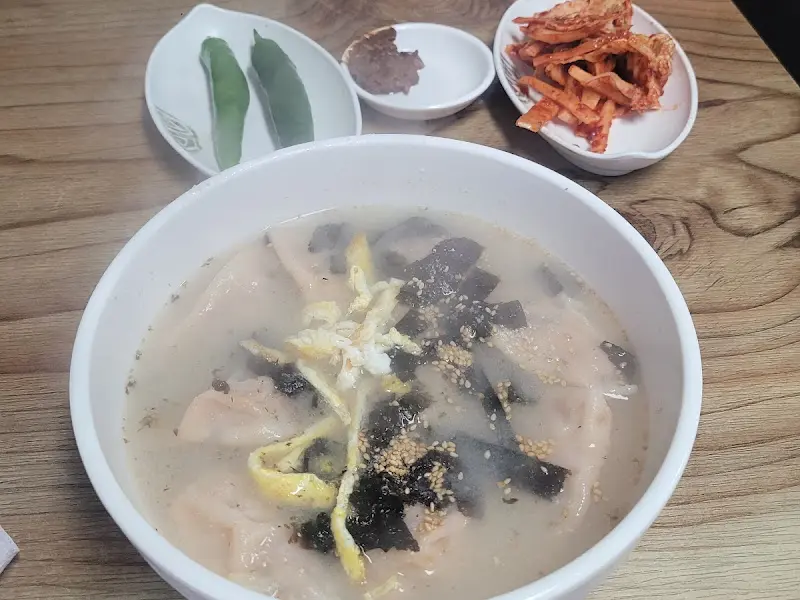 영점식당 만둣국의 비주얼