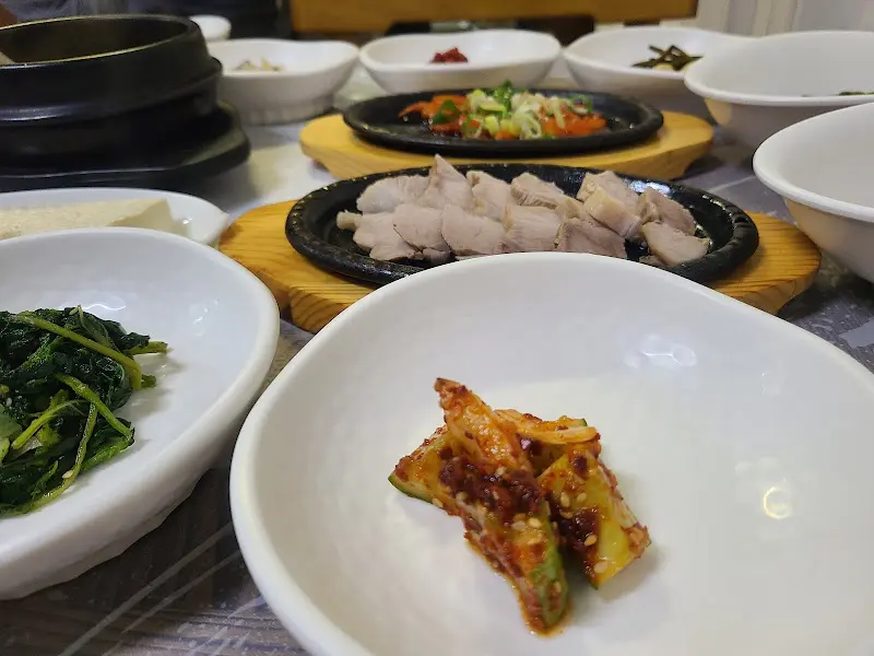 돼지고기 수육과 김치