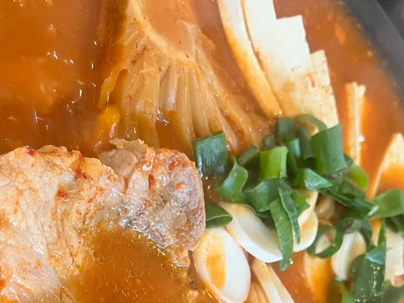 김치찌개 속 돼지고기