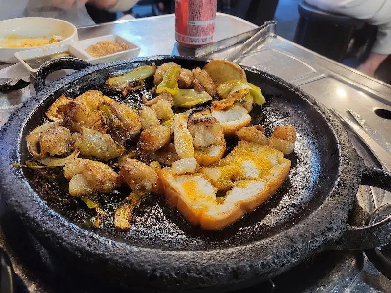 곱창과 구운 빵