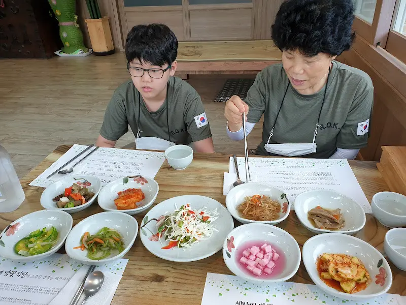 세자매 밤꽃식당 내부