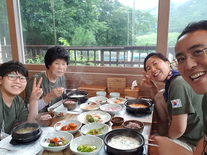 세자매 밤꽃식당 풍경