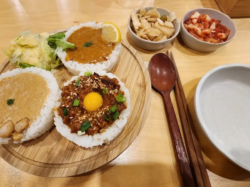 다채로운 카레 한 상