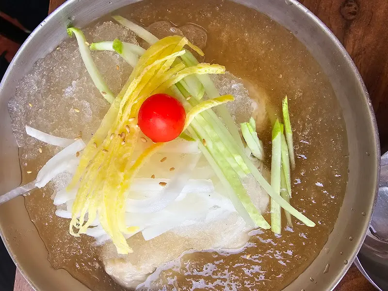 시원한 냉만두국