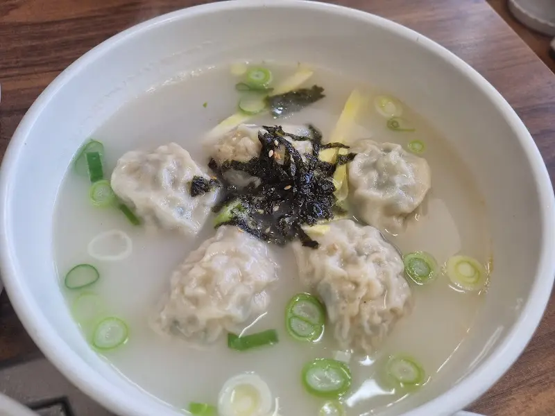 만두국의 따뜻함