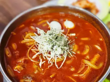 대구 서문시장 미식 탐험: 뇌를 자극하는 우동볶이, 그 과학적인 맛의 비밀과 숨겨진 맛집 이야기