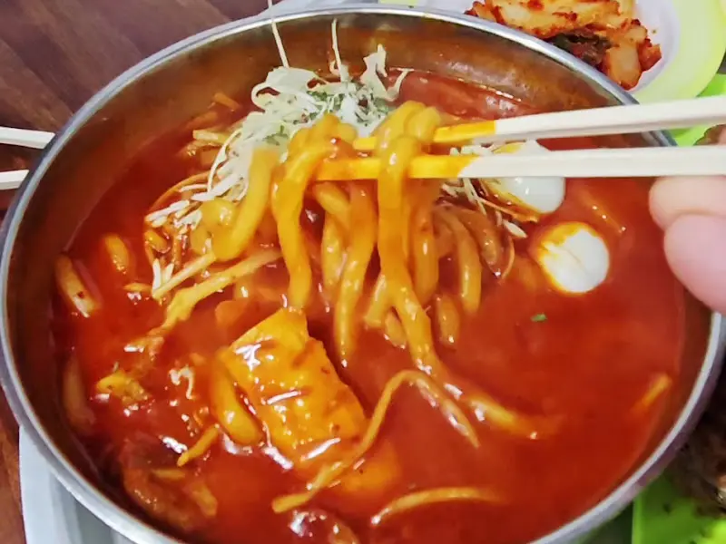 국물 우동 볶이