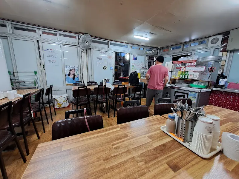 김천식당 내부